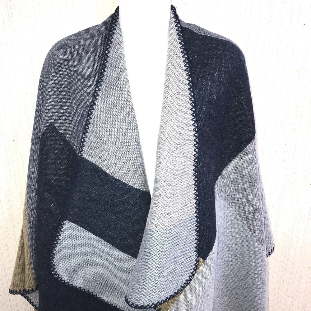 New Harve Benard Woven Whip-Stitch Blanket Poncho - Picture 2 of 8